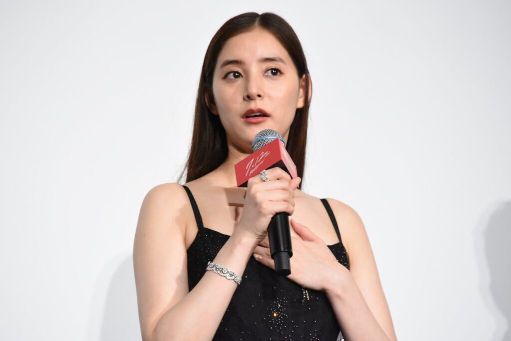 新木優子　収入源