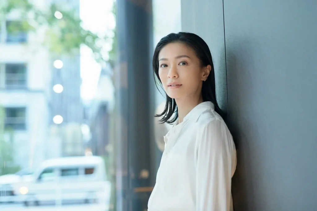 榮倉奈々　収入源