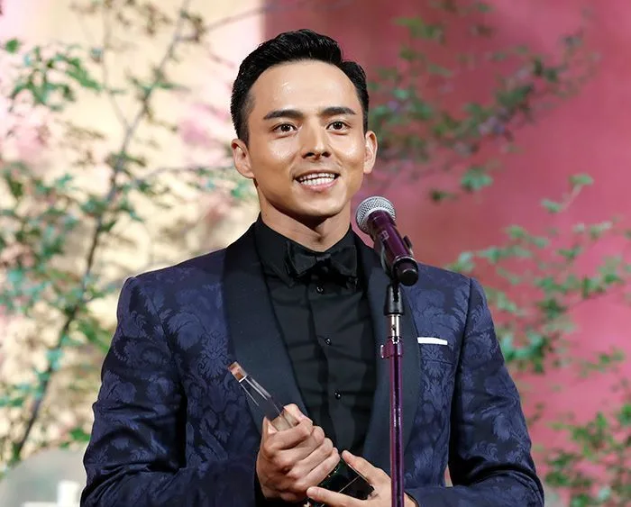 満島真之介　収入源