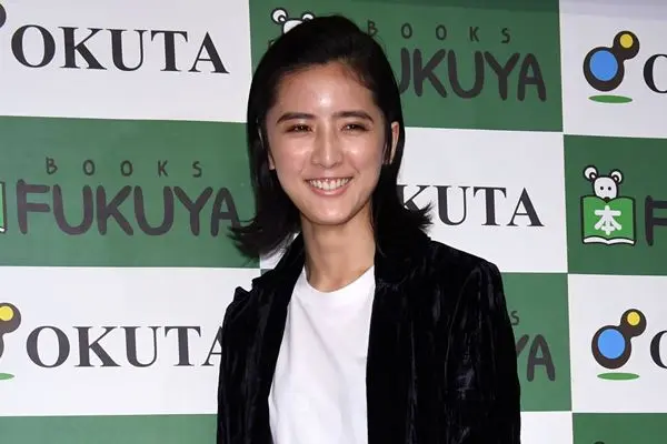 藤井萩花　収入源