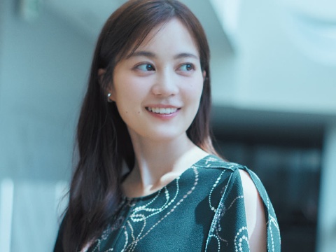 生田絵梨花　収入源