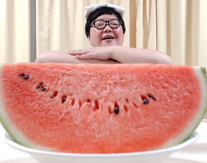 デカキン　収入源