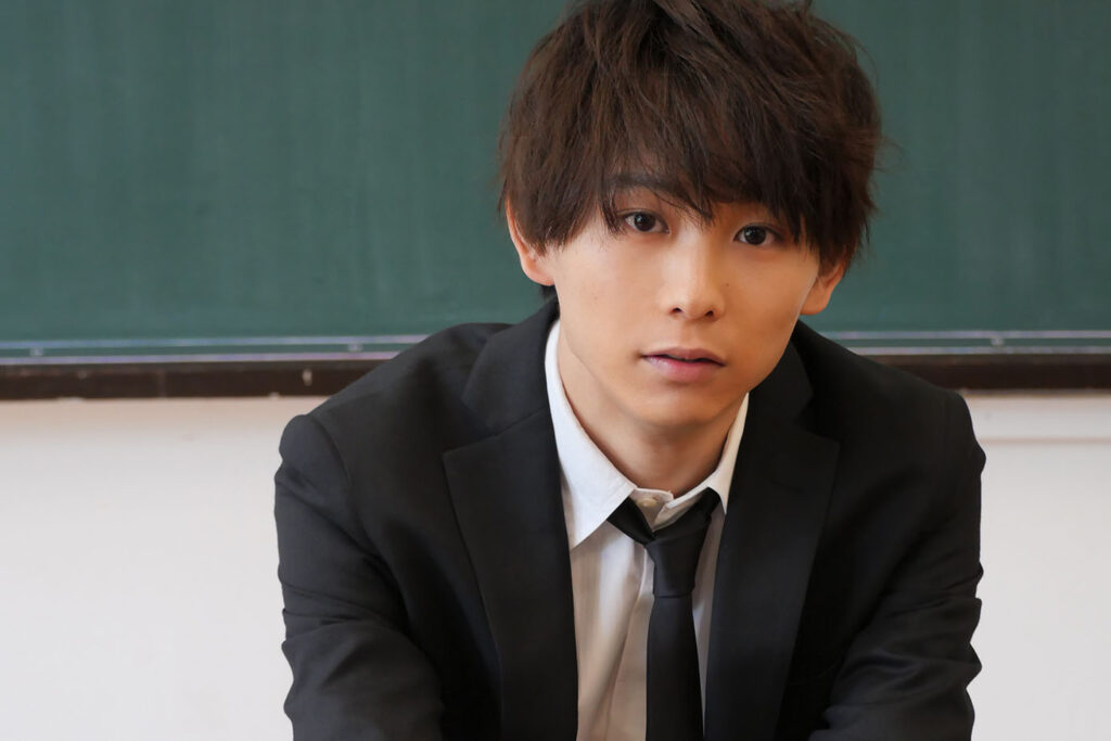 須賀健太　収入源