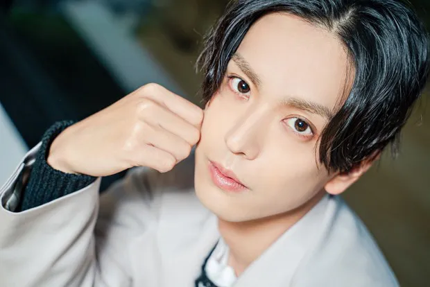 黒羽麻璃央　収入源