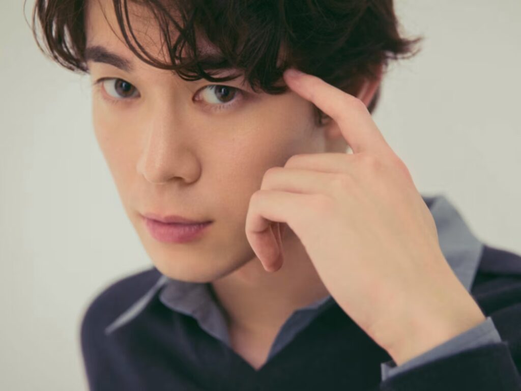 宮沢氷魚 収入源