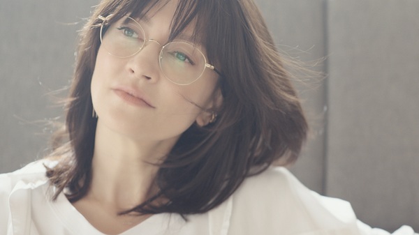 アンジェラ・アキ　収入源