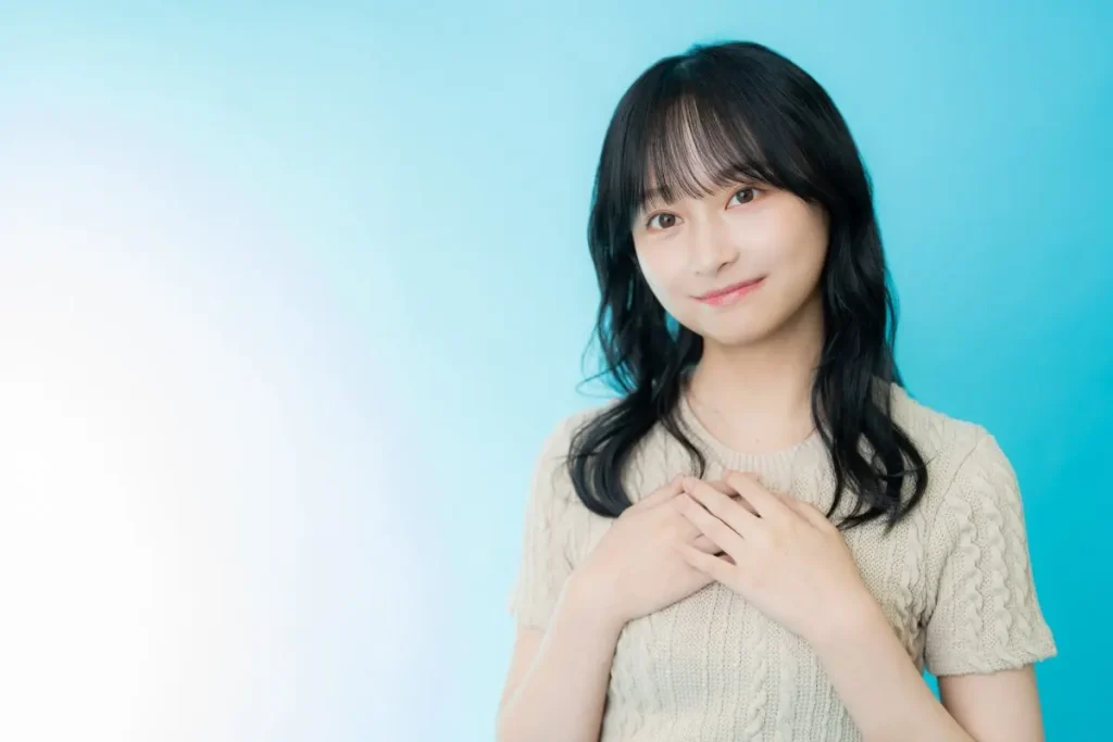 影山優佳　収入源