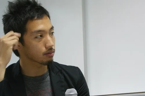 西田亮介　収入源