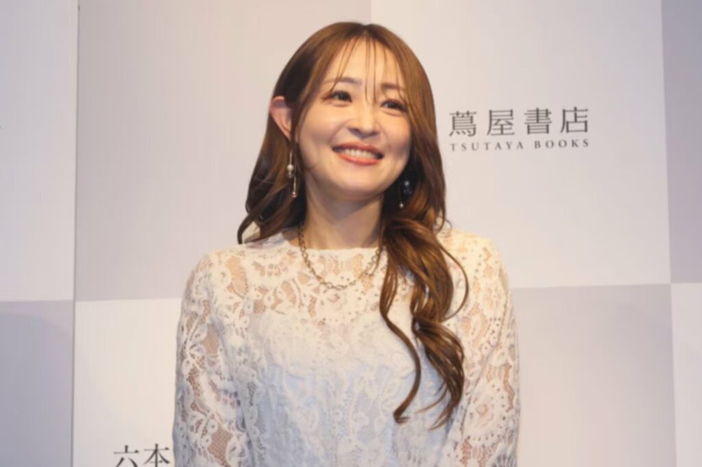 大沢あかね　収入源