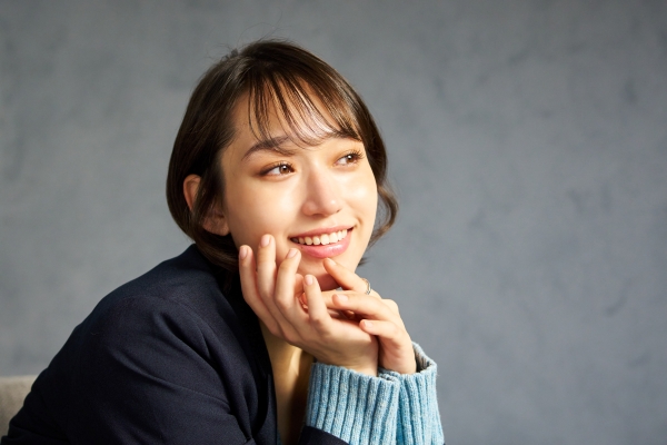 白本彩奈 収入源