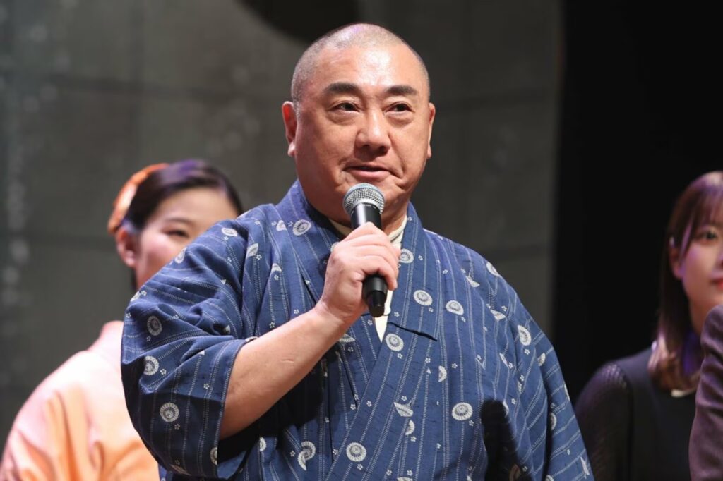 山本圭壱　収入源