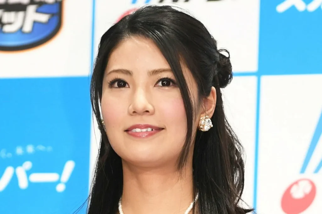 倉持明日香　収入源