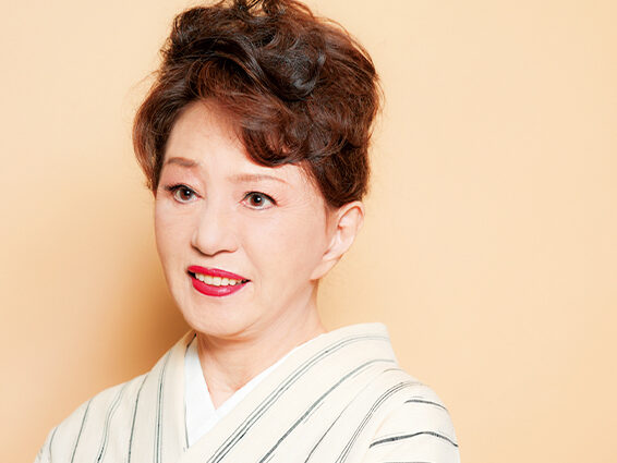 加賀まりこ　収入源