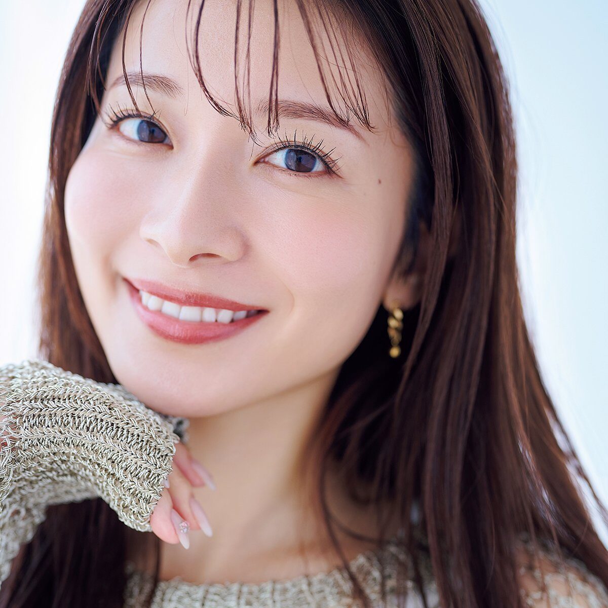 山本里菜 収入源