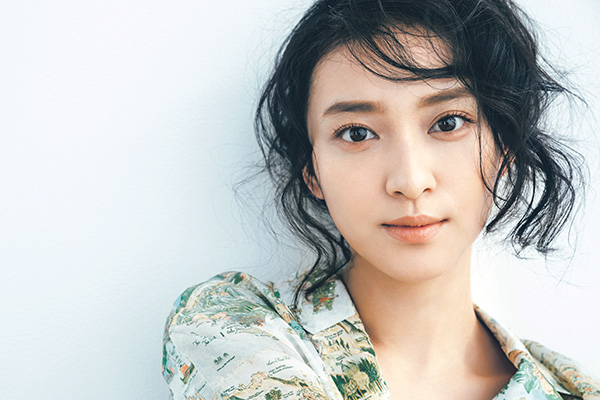 武井咲　収入源